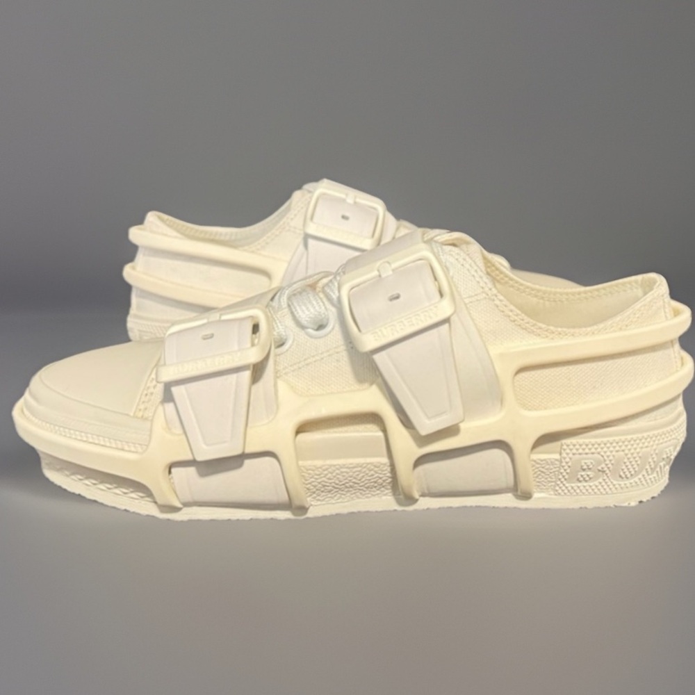 BURBERRY
White Canvas Sneakers
NWT | EU 35 - Picture 2 of 16